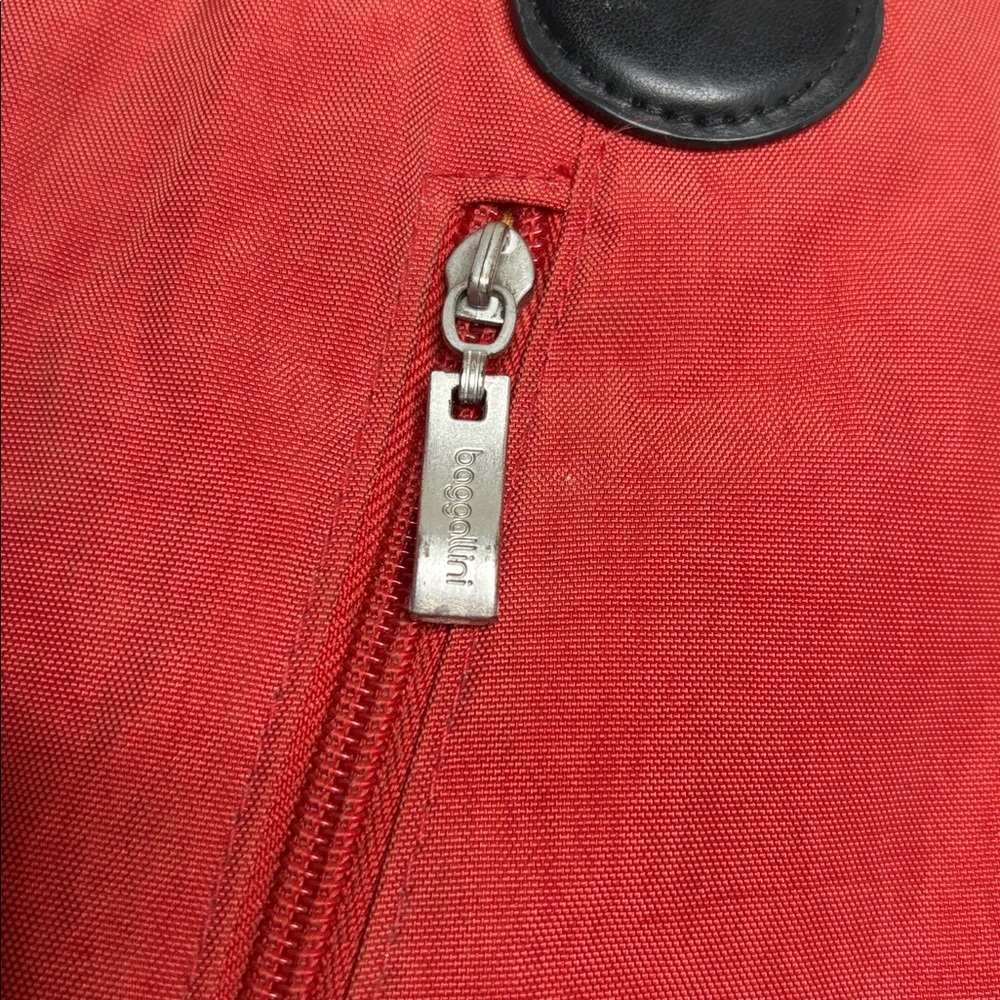 Baggallini Metro Red Convertible Sling Backpack BLEMISH - Picture 2 of 7